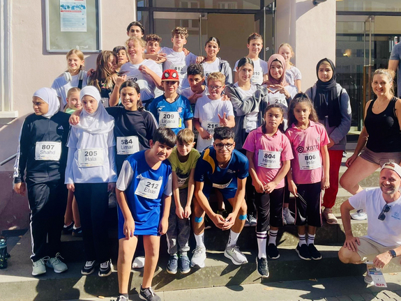 Läufer*innen-Gruppe der AHS beim Altstadtlauf 2025 image-6299