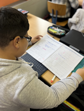 Schüler bei der Arbeit